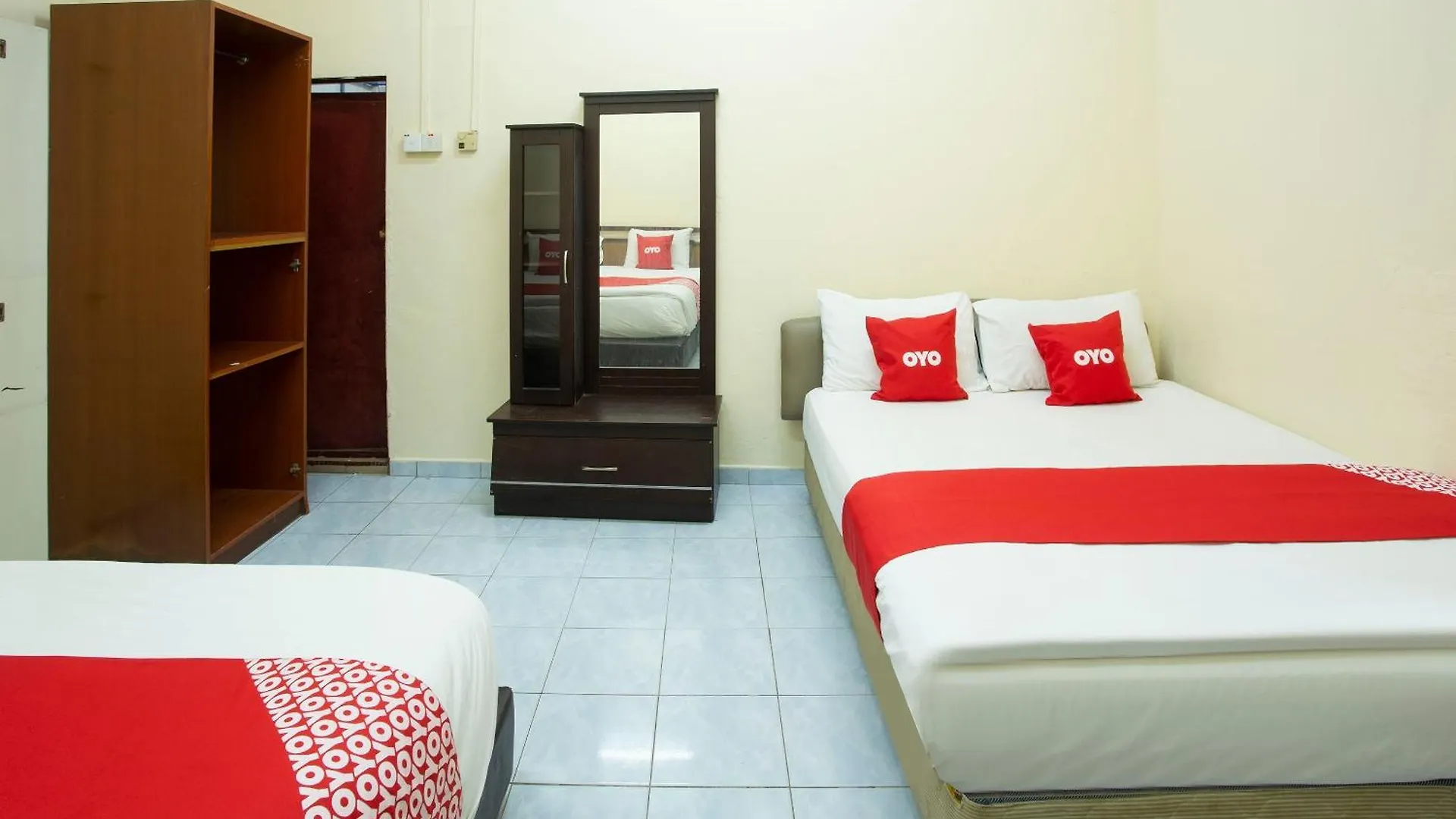 Spot On 90137 Casavilla Hotel Pudu Kuala Lumpur 2*,