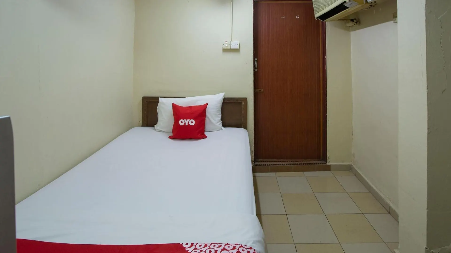 Spot On 90137 Casavilla Hotel Pudu Kuala Lumpur 2*,
